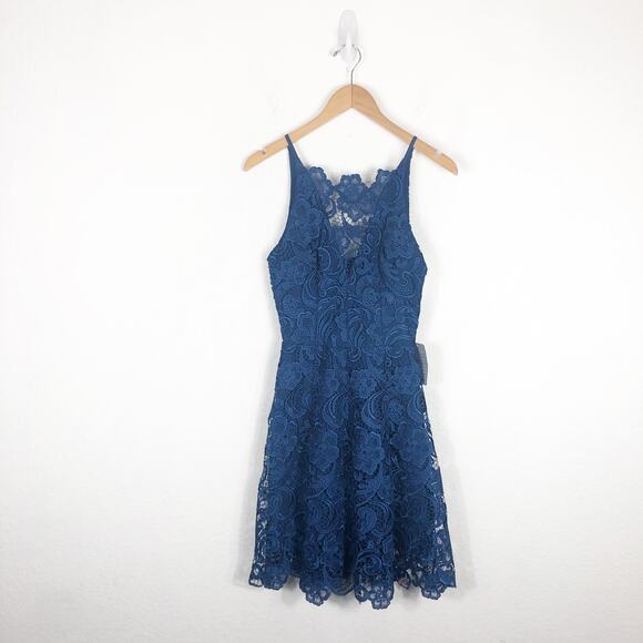 NWT Dress the Population Hayden Lace Fit & Flare Dress Size Small Navy Cocktail - Picture 3 of 13